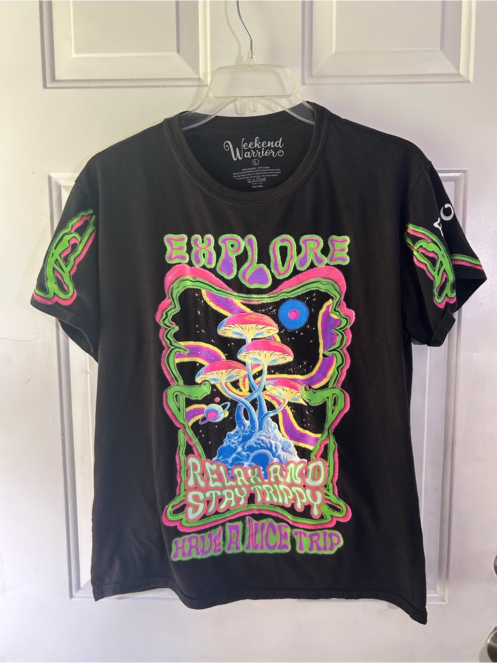 Black mushroom graphic tee Sz L psychedelic shrooms trip acid roll trippy neon